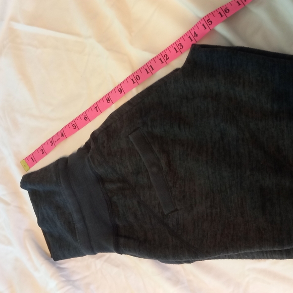 Athleta Capri's sweatpants - Picture 9 of 10